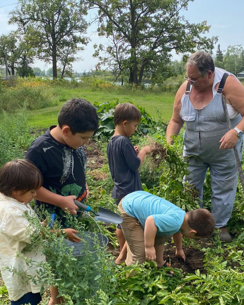 NHFI-Gardening-Pics_Waterhen_Family-Harvesting_Aug-30-1